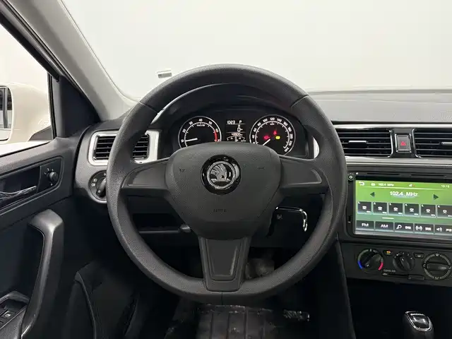 Skoda Rapid Spaceback 2017 — фото 10
