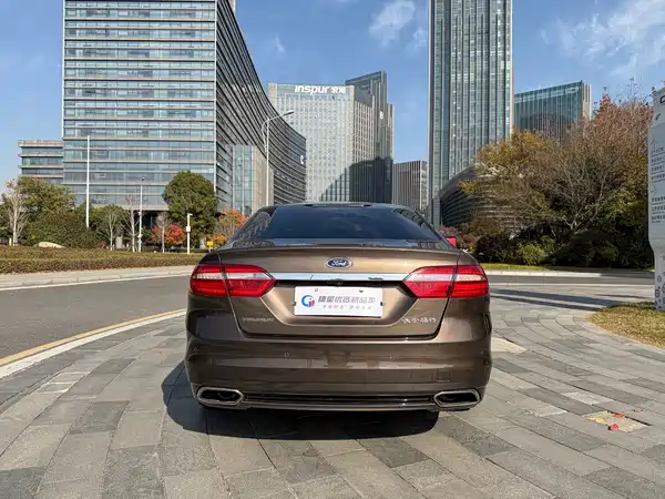 Ford Taurus 2015
