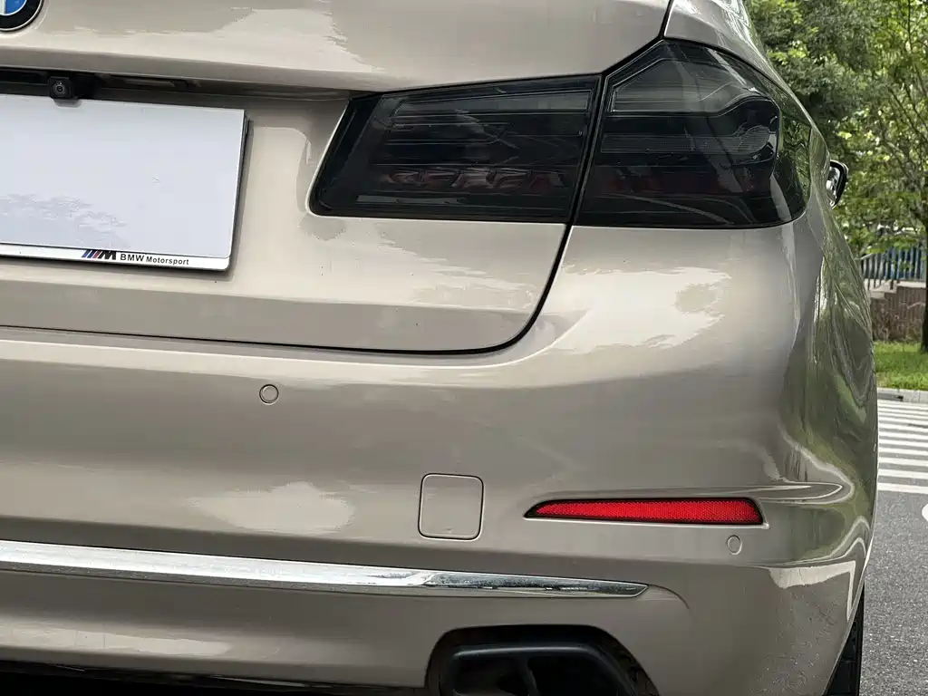 BMW 5 Series 2018 — фото 14