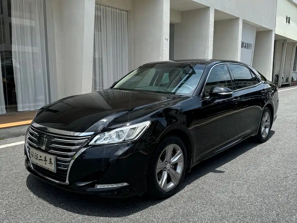 Toyota Crown 2016 — фото 1