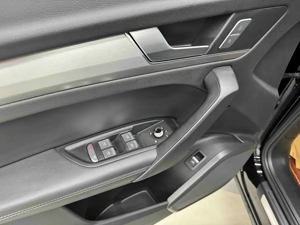 Audi Q5L 2023 — фото 12