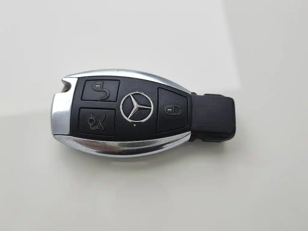 Mercedes-Benz E-Class 2010 — фото 19
