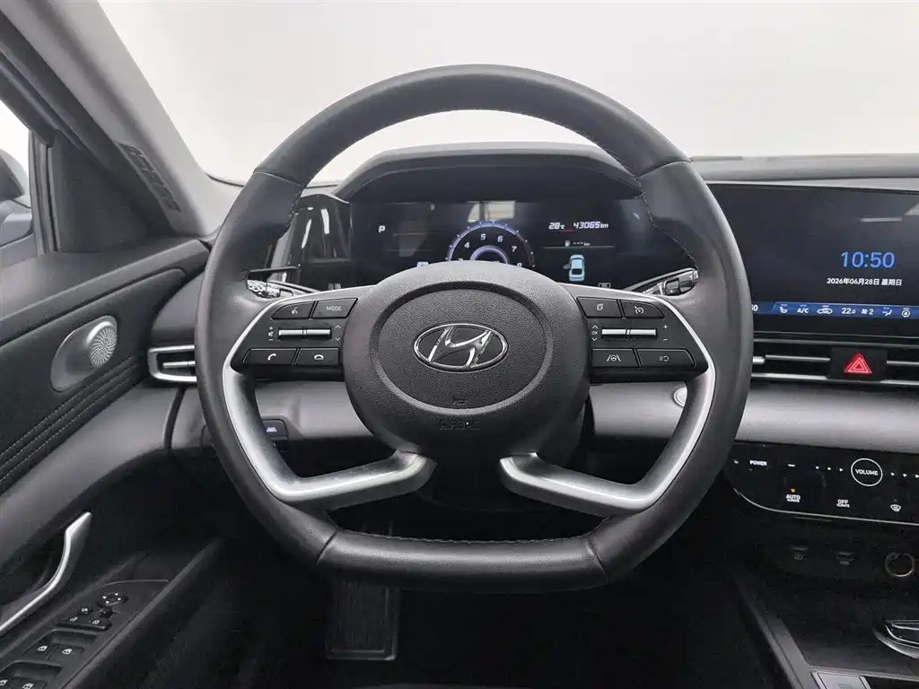 Hyundai Elantra 2022 — фото 11