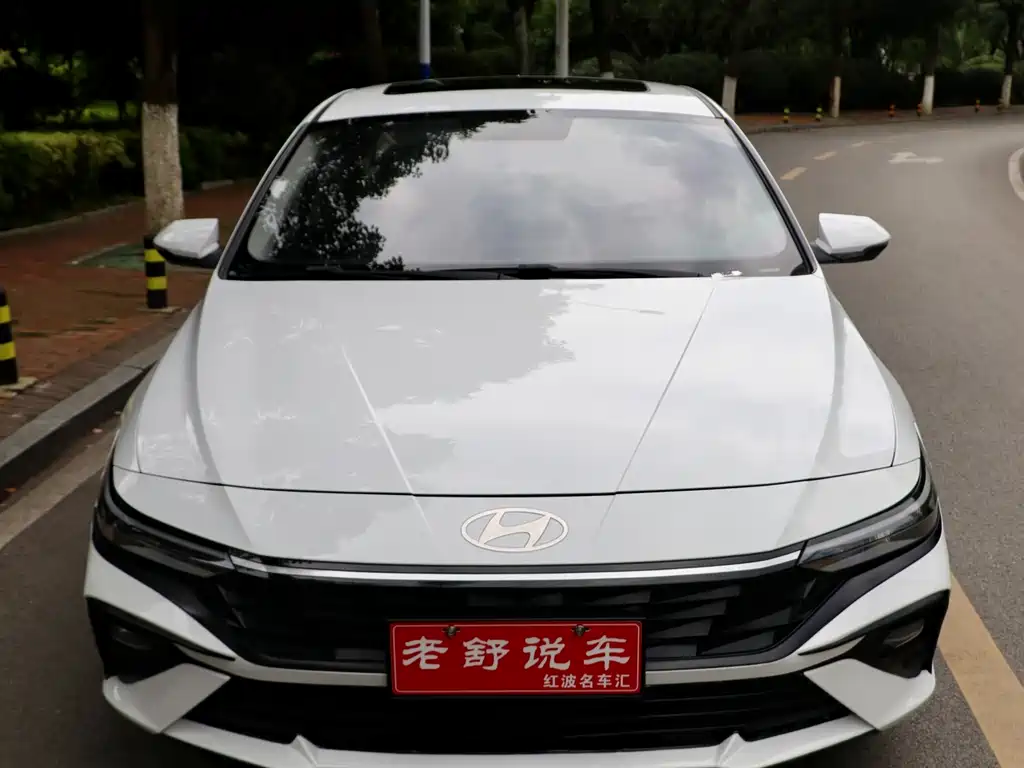 Hyundai Elantra 2023 — фото 13
