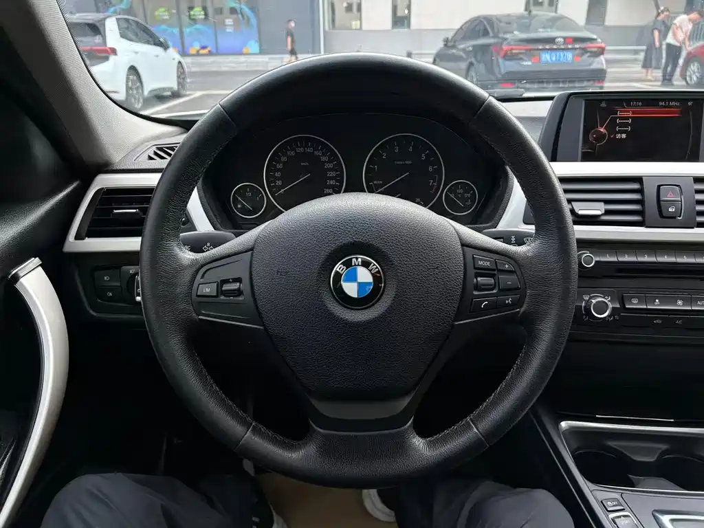BMW 3 Series 2015 — фото 10