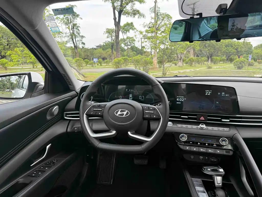 Hyundai Elantra 2025