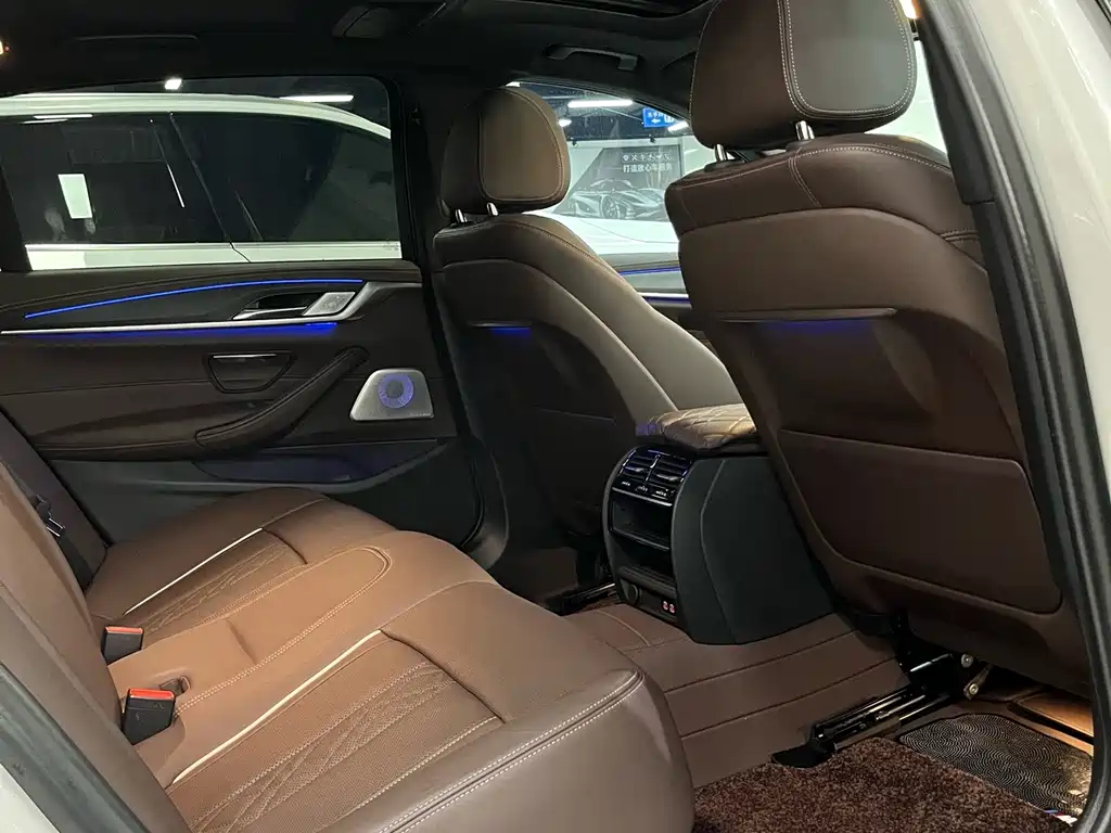 BMW 5 Series 2023 — фото 14