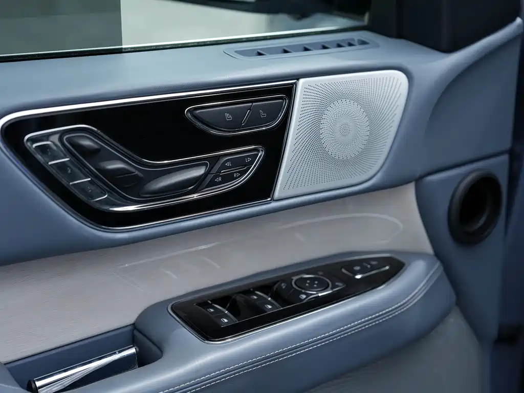 Lincoln Navigator 2022 — фото 10