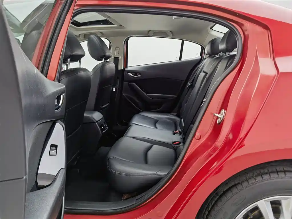 Mazda 3 Axela 2019 — фото 15