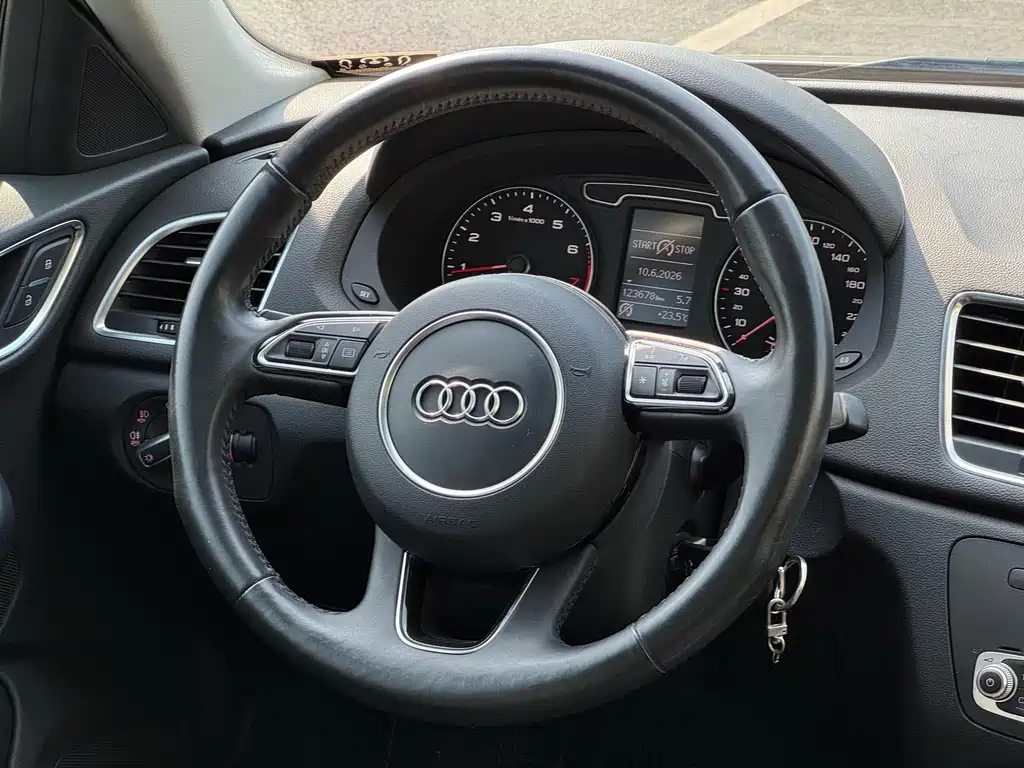 Audi Q3 2014 — фото 8