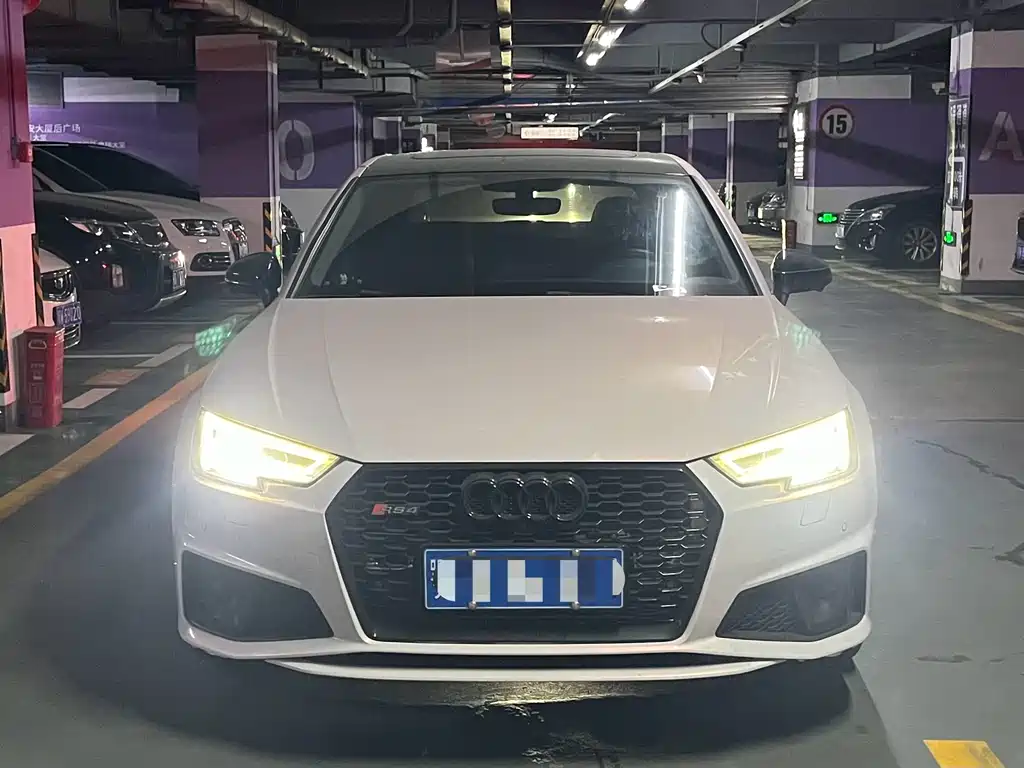 Audi A4L 2019
