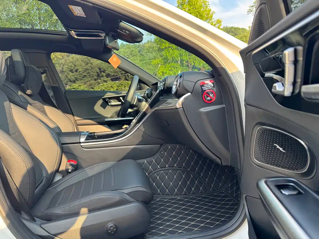 Mercedes-Benz C-Class 2025 — фото 15