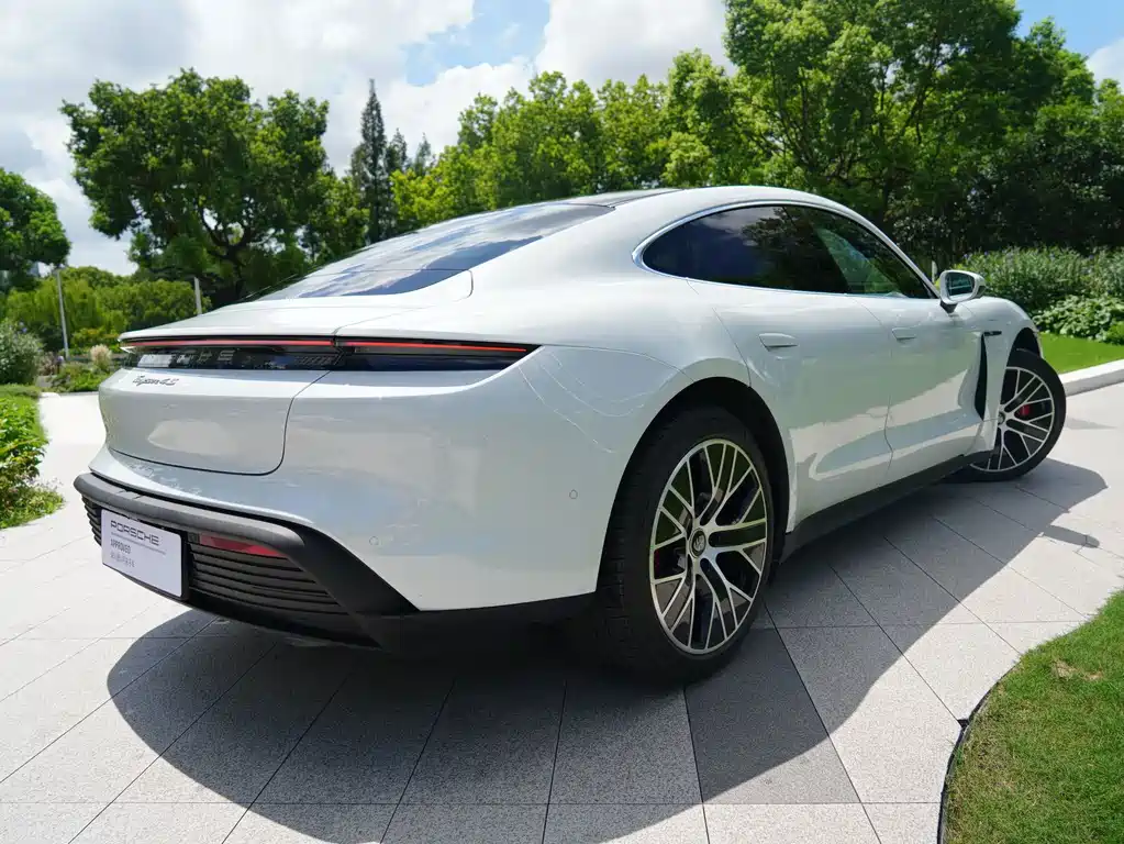 Porsche Taycan 2020 — фото 18