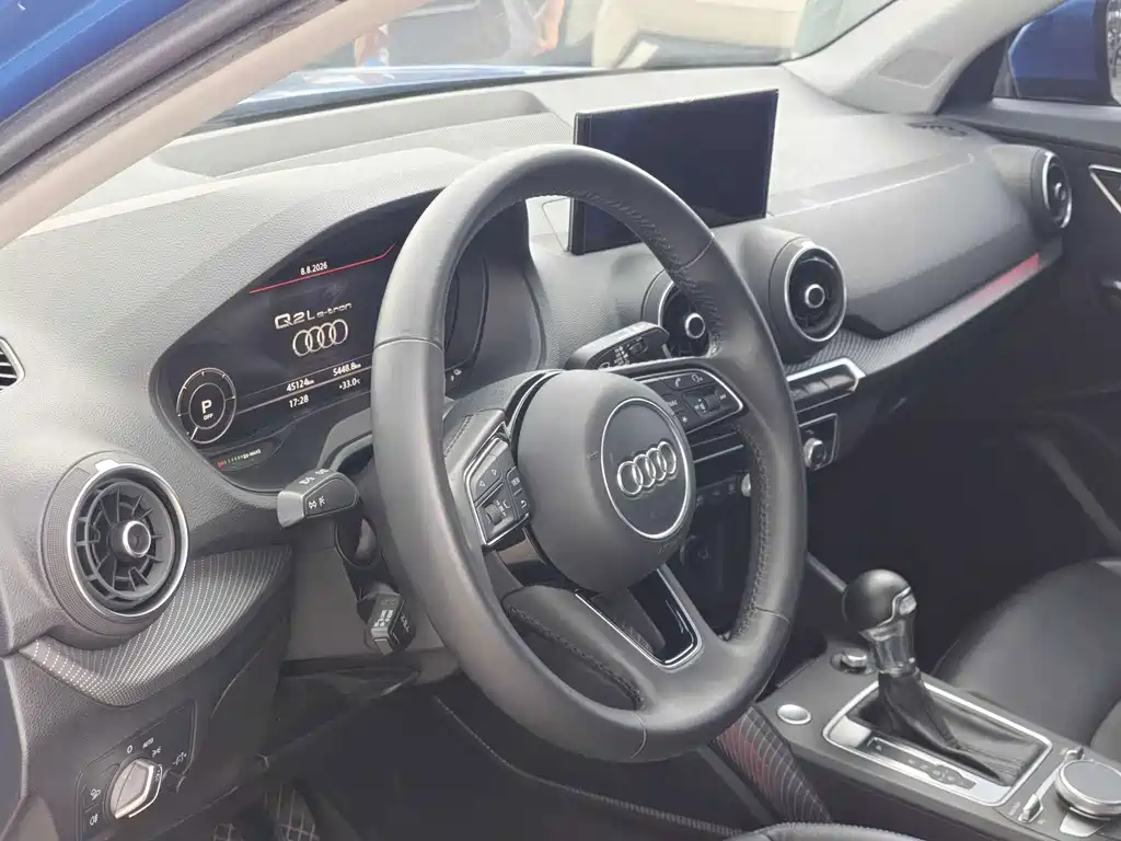 Audi Q2L E-Tron 2021 — фото 15