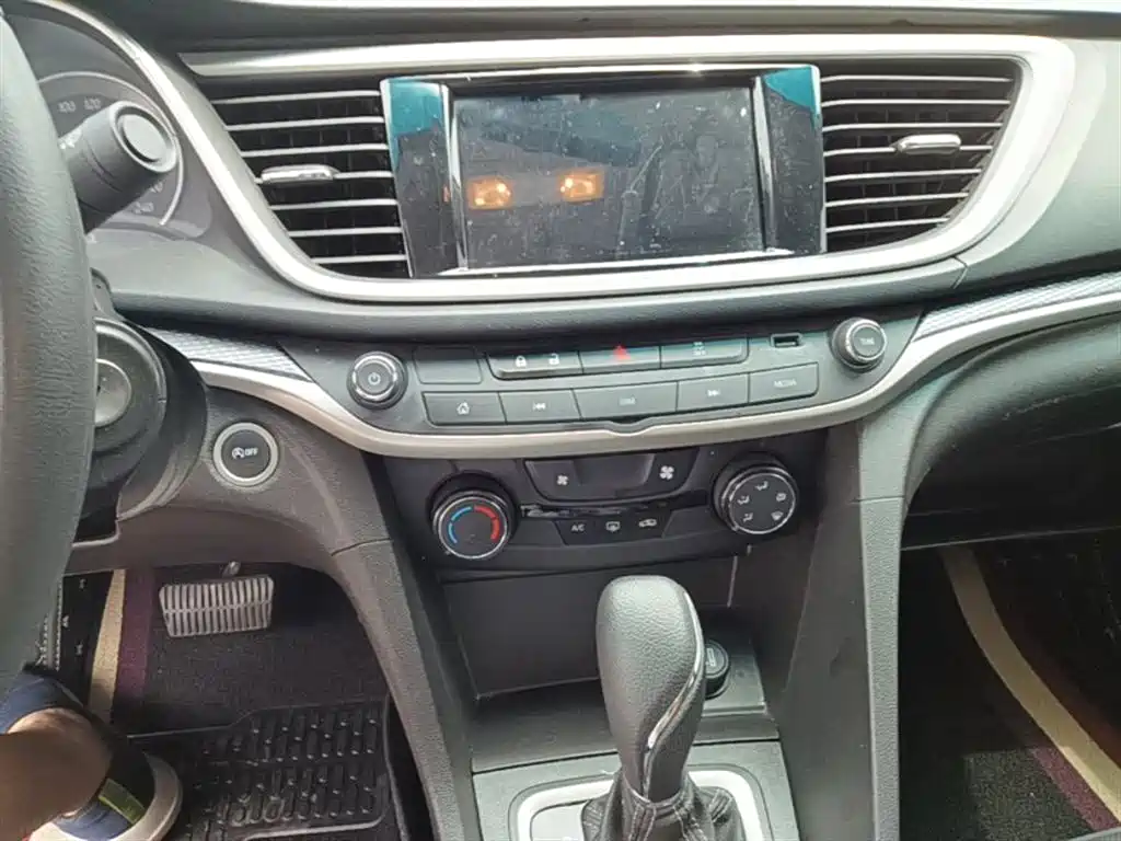 Buick Excelle 2022 — фото 13