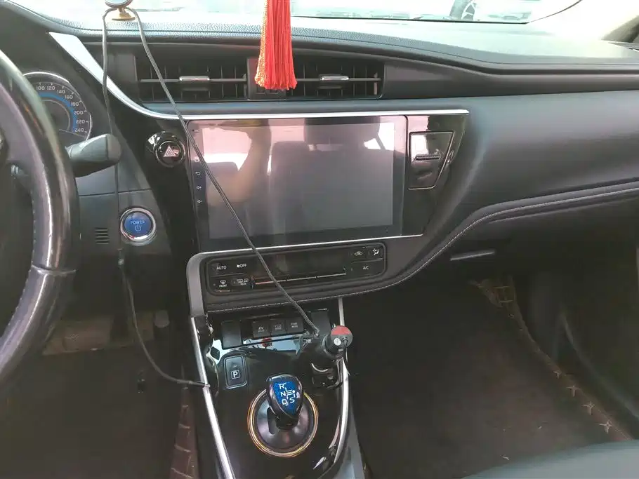 Toyota Corolla 2018 — фото 13
