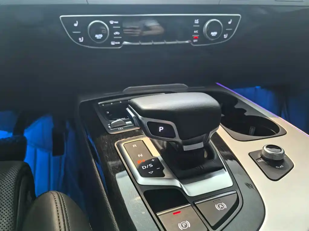 Audi Q7 2018 — фото 10