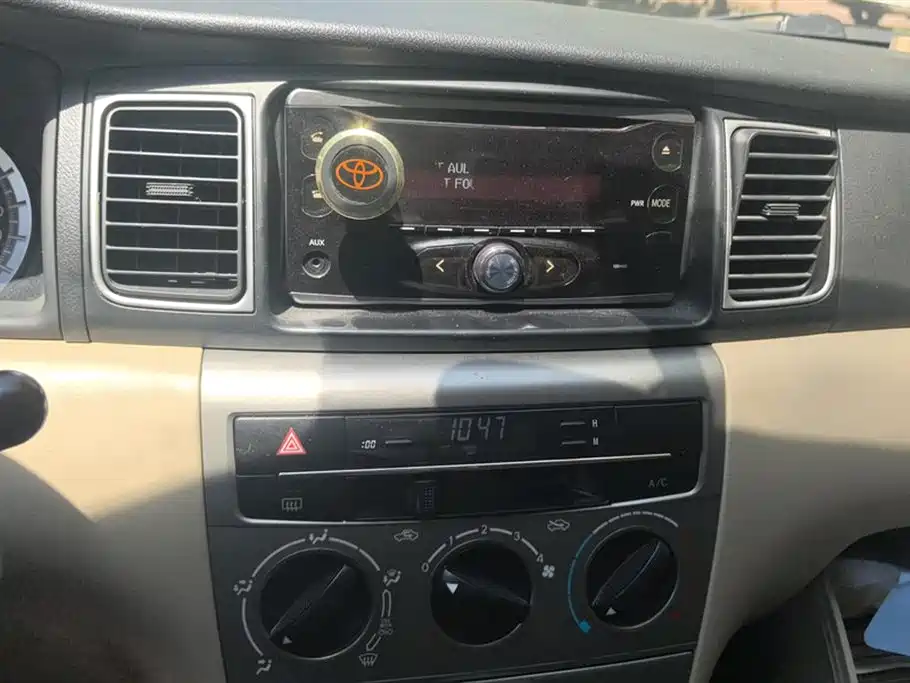 Toyota Corolla 2015 — фото 13