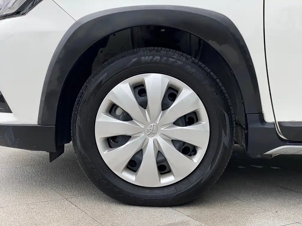 Toyota Yaris L 2023 — фото 11