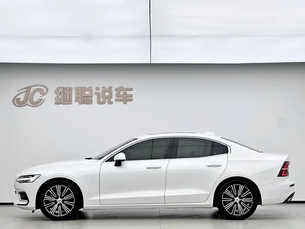 Volvo S60 2021 — фото 3