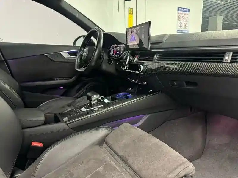 Audi A4L 2020