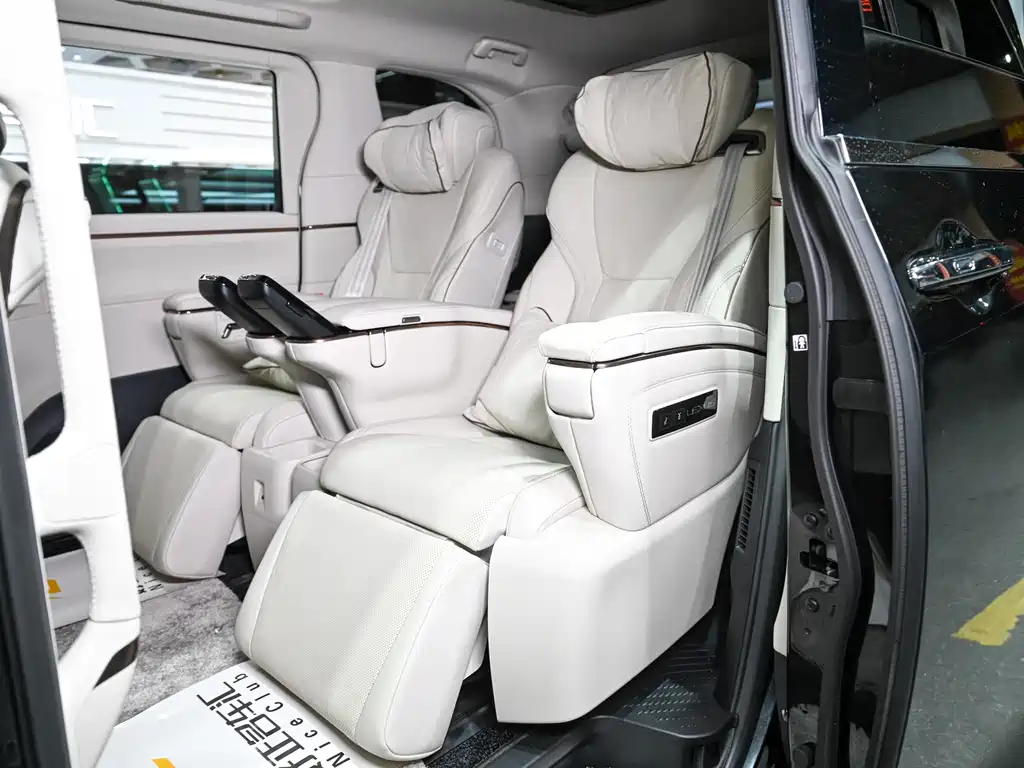 Lexus LM 2023 — фото 15