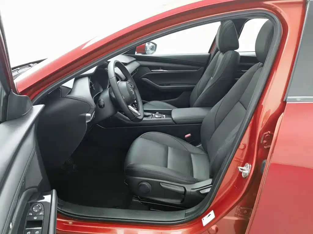 Mazda 3 Axela 2020 — фото 10