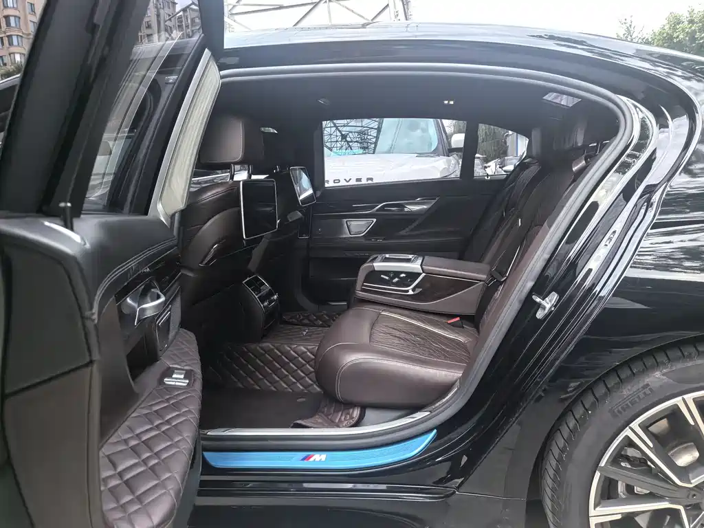 BMW 7 Series 2019 — фото 6
