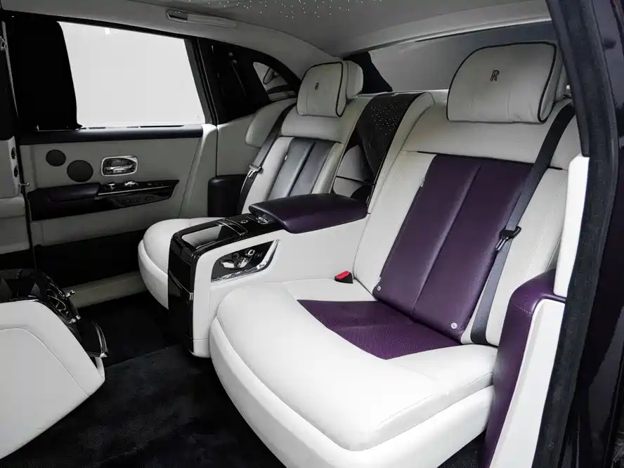 Rolls-Royce Phantom 2018 — фото 10