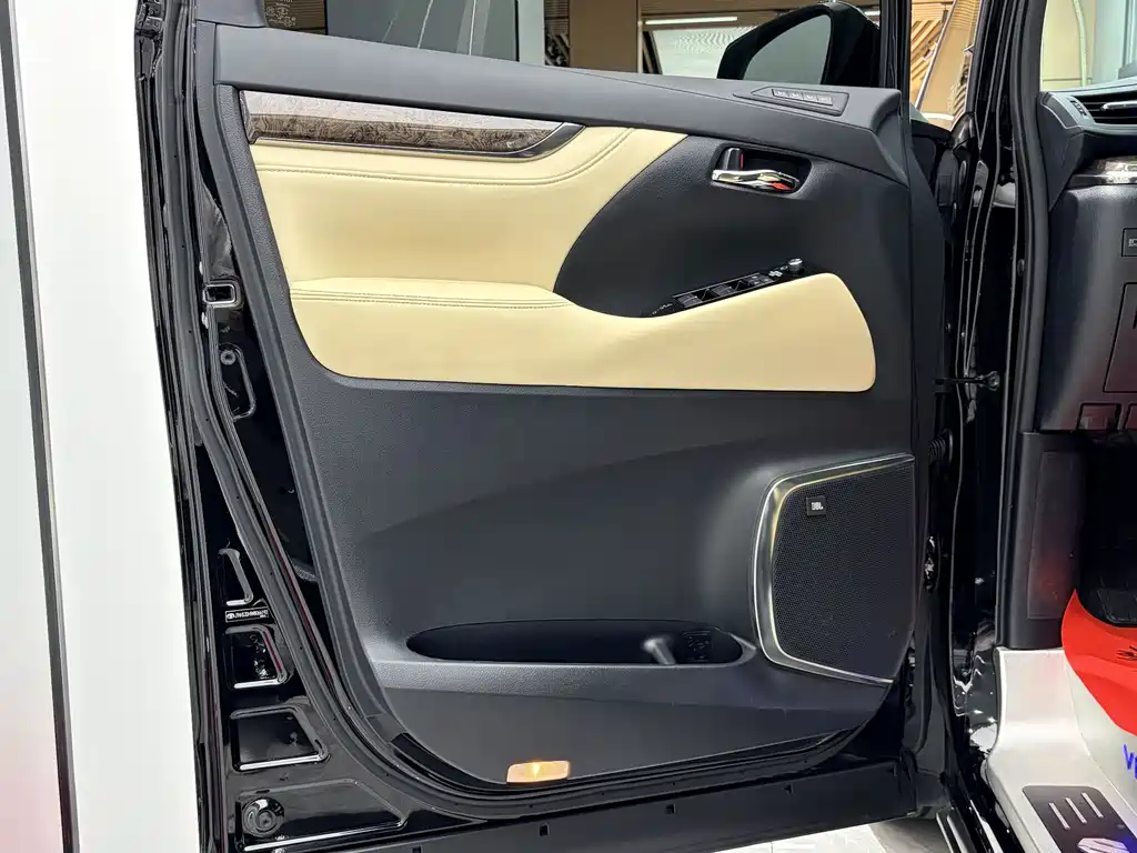 Toyota Vellfire 2022 — фото 4