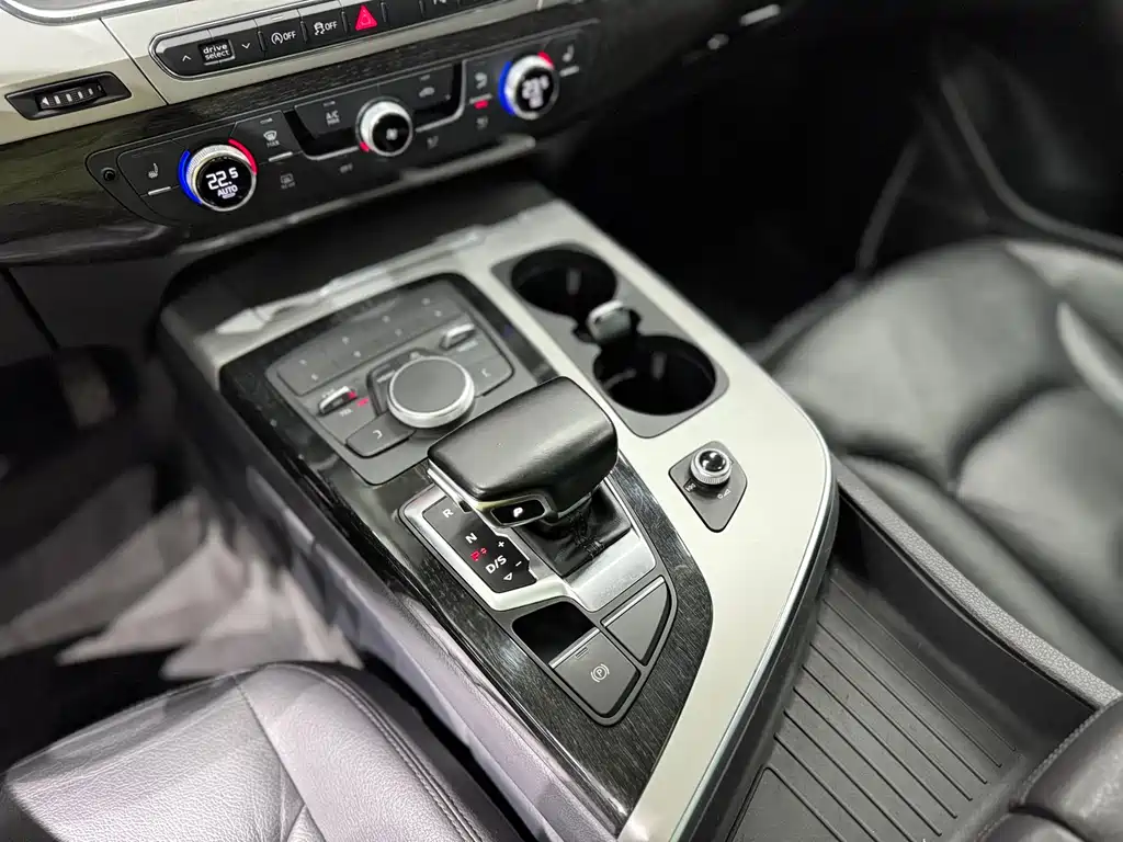 Audi Q7 2016 — фото 12
