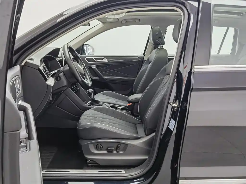 Volkswagen Tiguan L 2024 — фото 10
