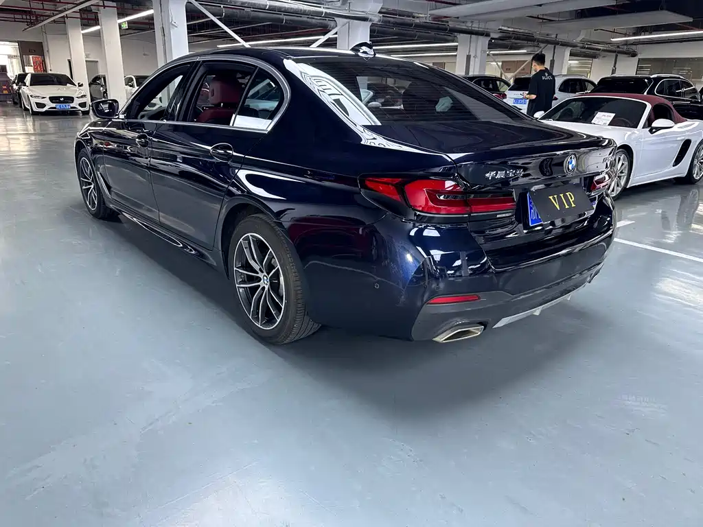 BMW 5 Series 2022 — фото 16