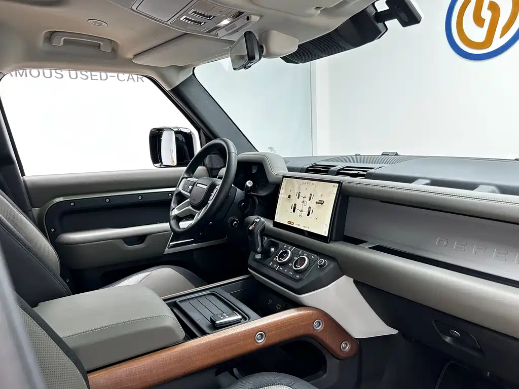 Land Rover Defender 2022 — фото 15