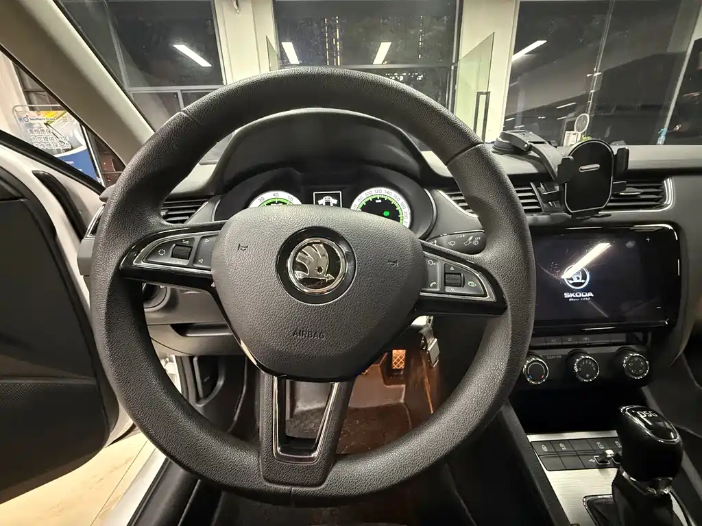 Skoda Octavia 2020 — фото 16