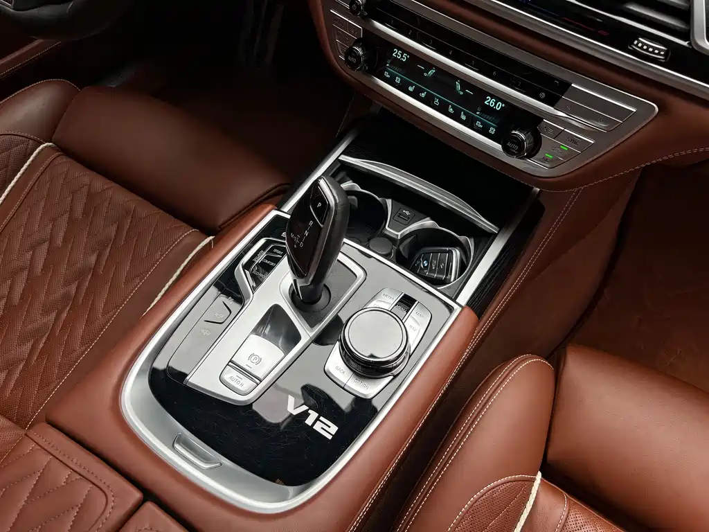 BMW 7 Series 2019 — фото 13