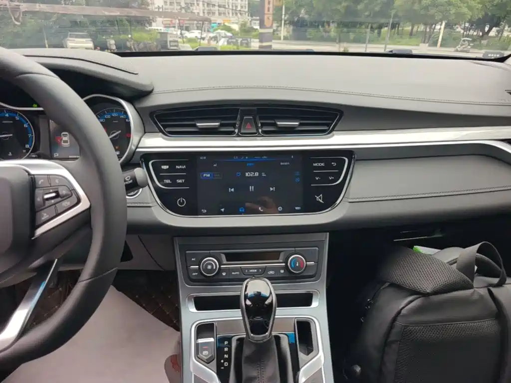 Geely Emgrand 2019 — фото 13