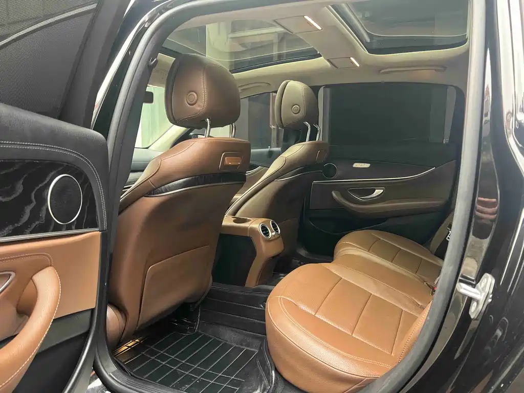 Mercedes-Benz E-Class 2018 — фото 10