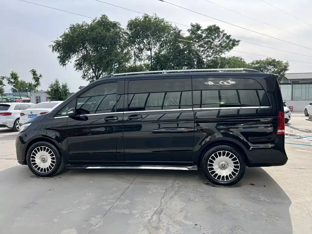 Mercedes-Benz V-Class 2021 — фото 12