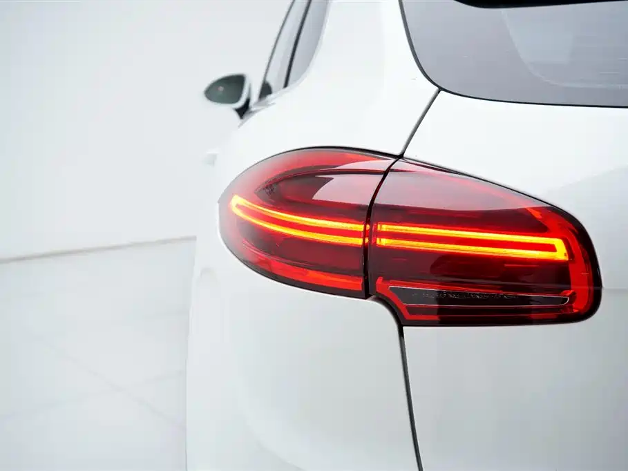 Porsche Cayenne 2017 — фото 14