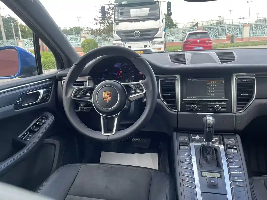 Porsche Macan 2015 — фото 18