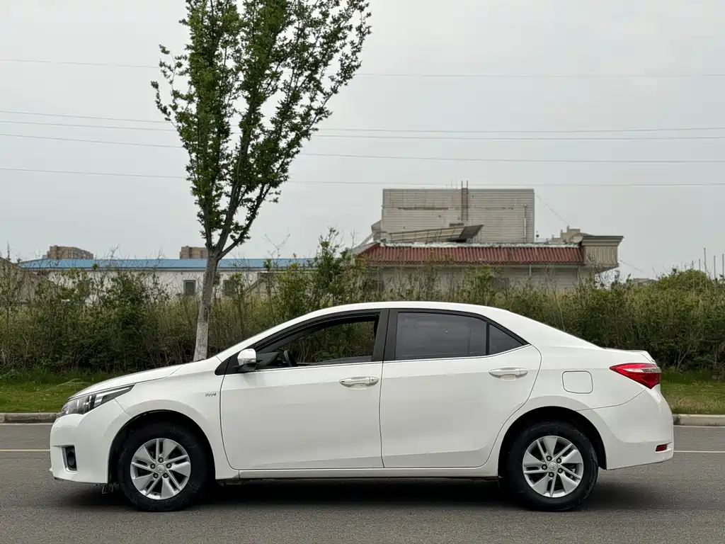 Toyota Corolla 2015 — фото 10