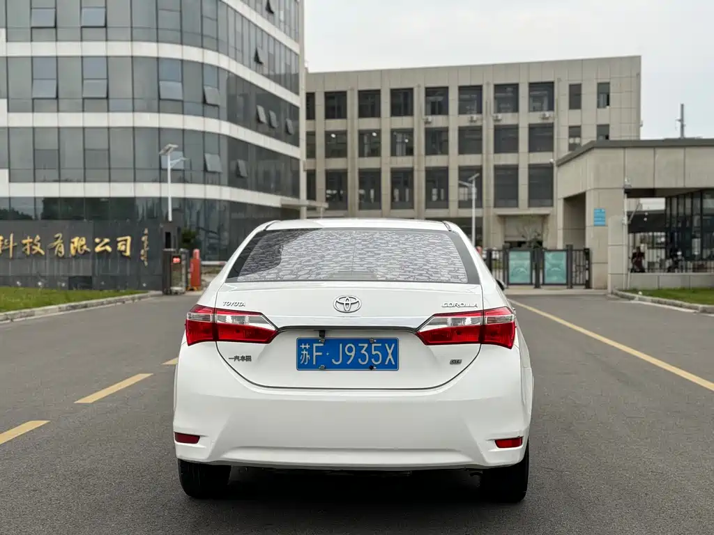 Toyota Corolla 2015 — фото 13