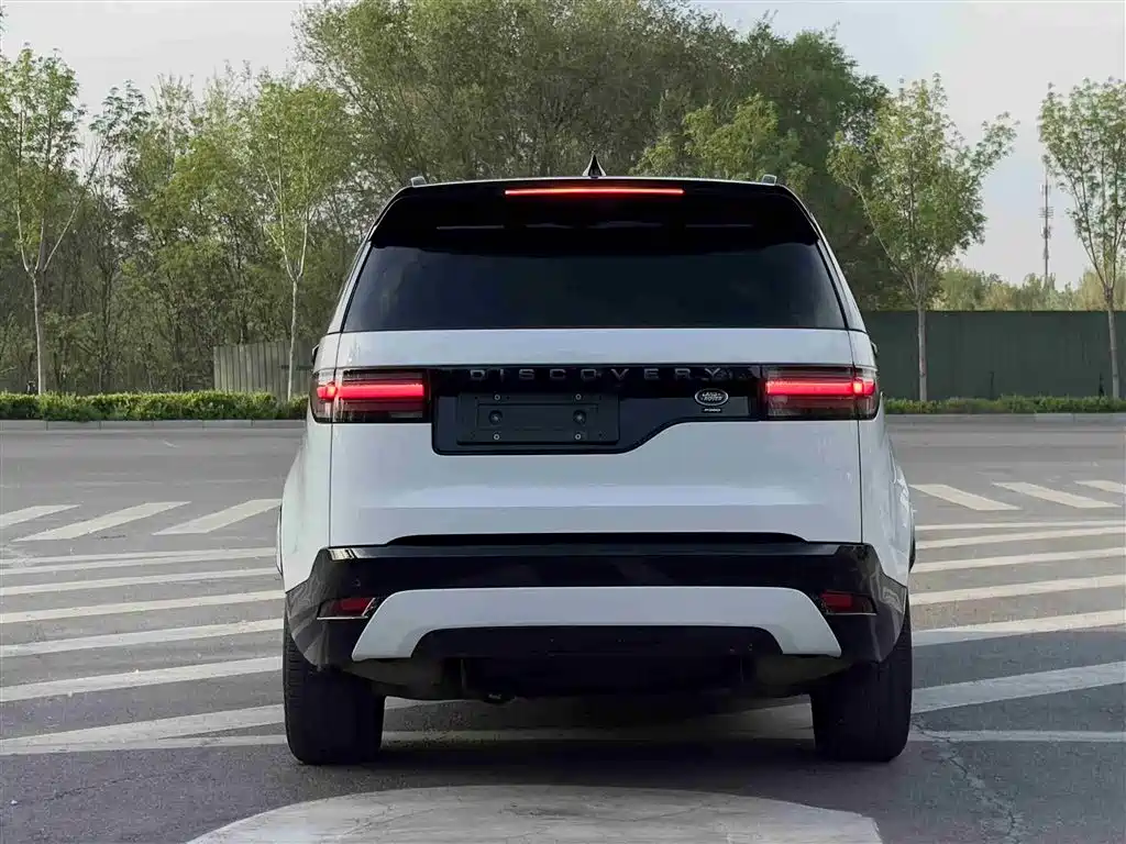 Land Rover Discovery 2023 — фото 17