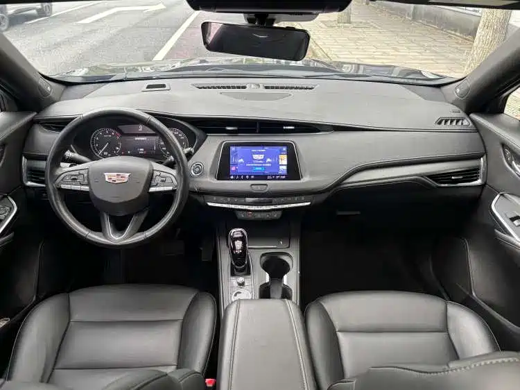 Cadillac XT4 2023 — фото 10