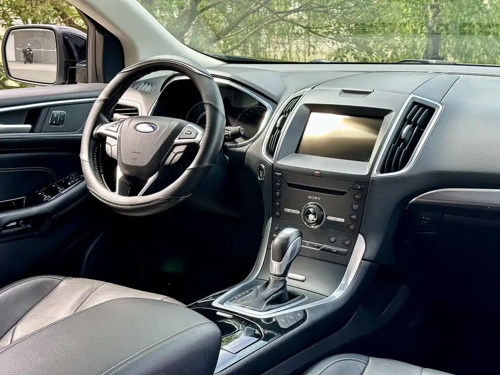 Ford Edge 2018 — фото 19