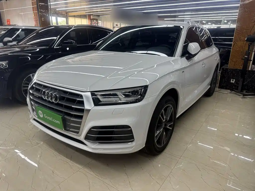 Audi Q5L 2019 — фото 1