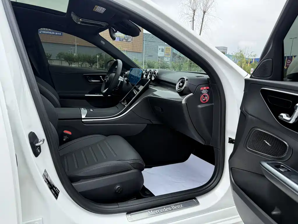 Mercedes-Benz C-Class 2025 — фото 10