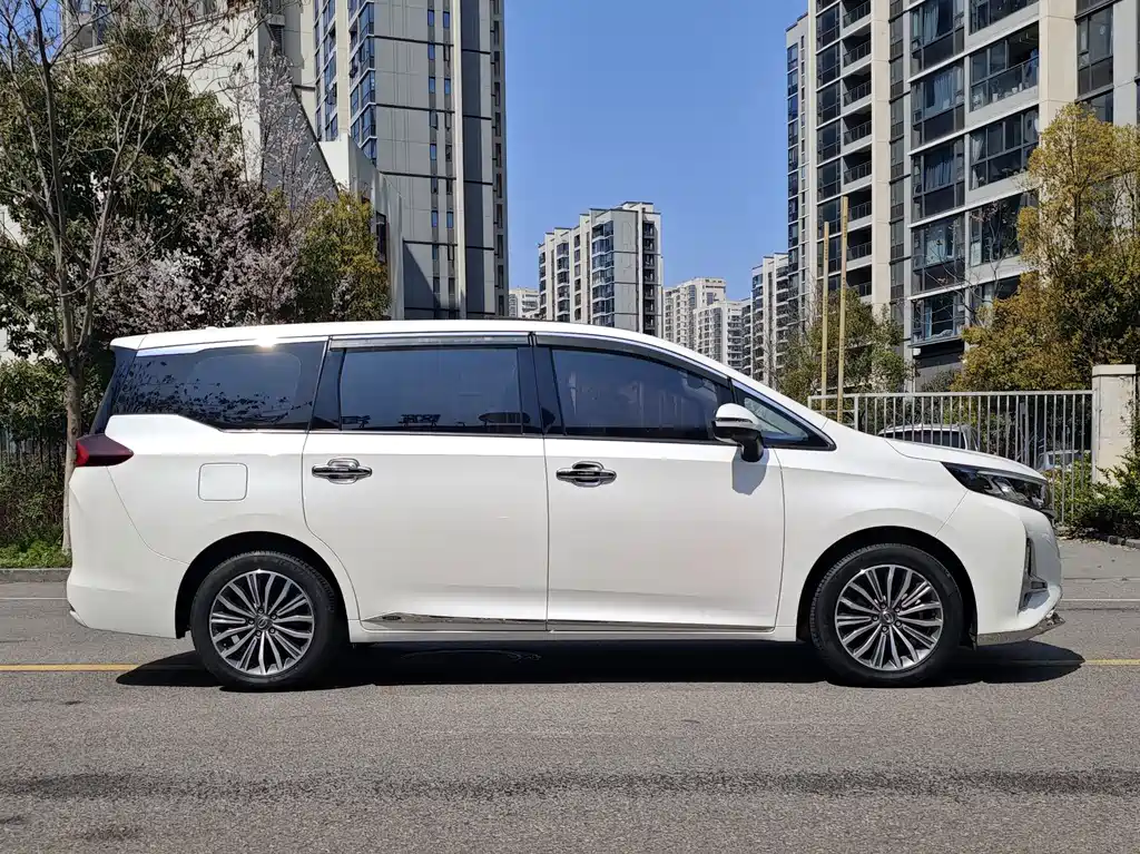 GAC Motor Trumpchi M6 2019 — фото 6