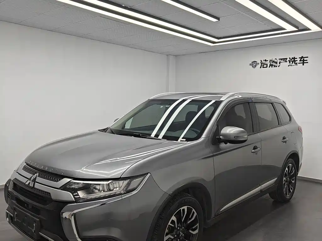 Mitsubishi Outlander 2020 — фото 1